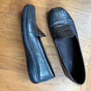 Clarks Leather Slip on Loafer 8.5M Navy